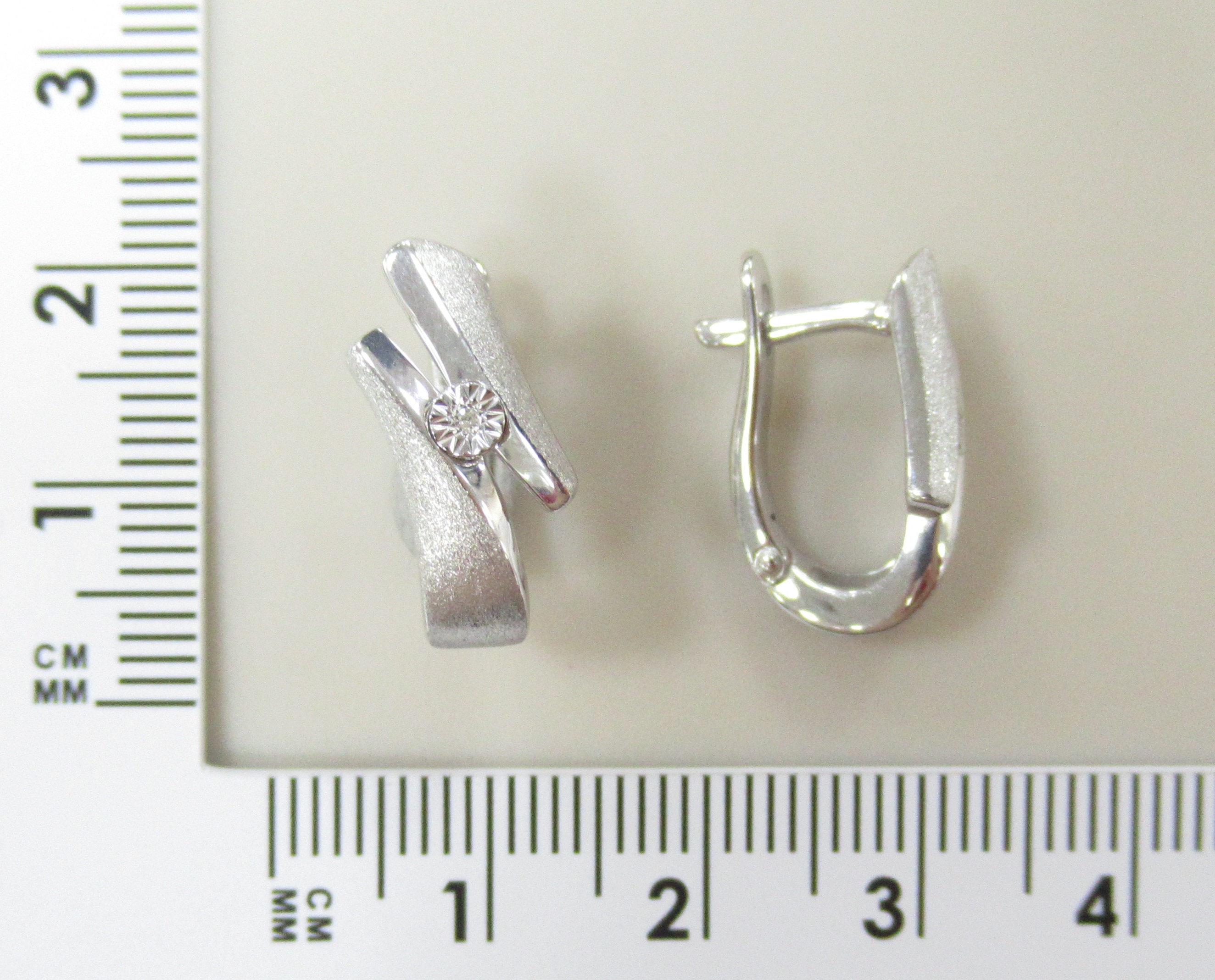 Серебряные серьги с бриллиантами